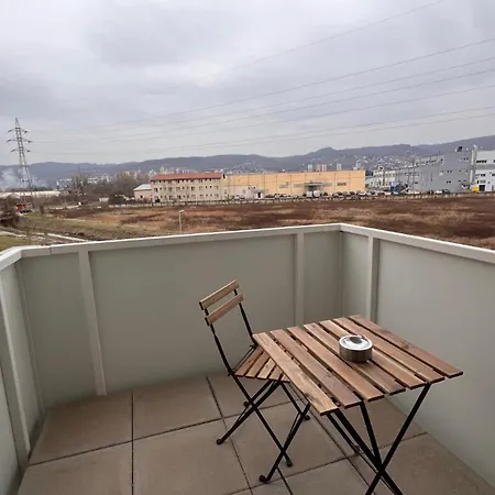 1,5 With Terrace, New Building, 25 アパート ブラチスラヴァ